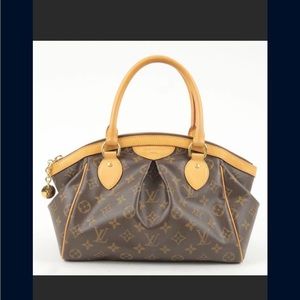 Beautiful condition Trevi  💯% Authentic